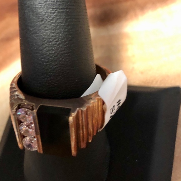Men’s Goldtone Ring with black stone, Size 11 - Picture 7 of 7